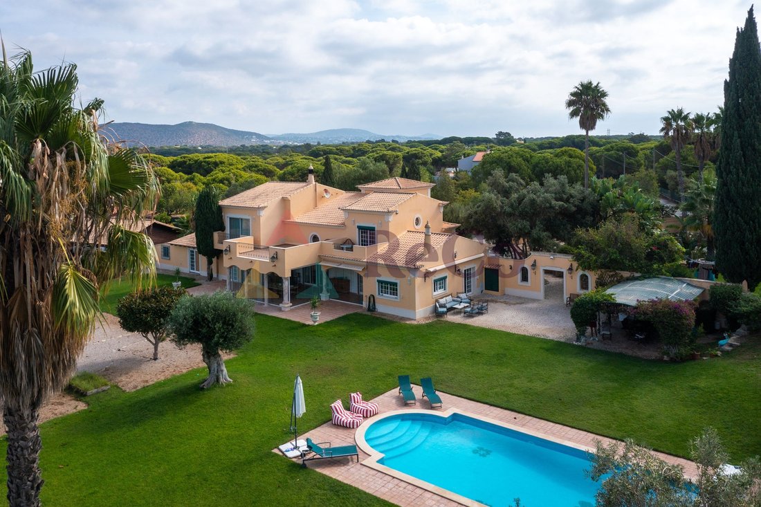 Villa in Quarteira, Algarve, Portugal 1 - 19047313