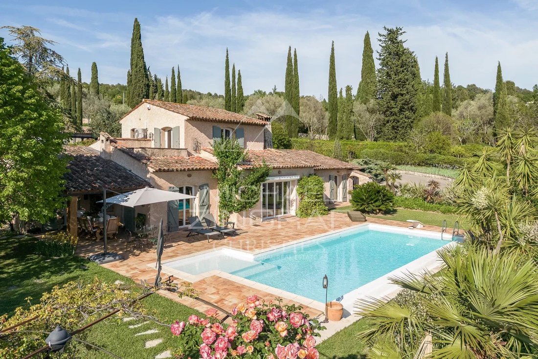 Villa en Grasse, Provenza-Alpes-Costa Azul, Francia 2 - 16819547