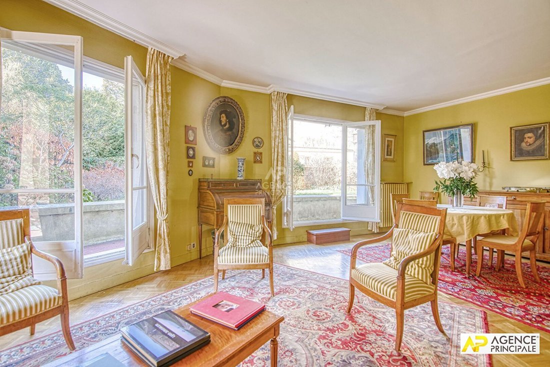 Apartment in Domaine National du Château, Versailles, France 3 - 19049010