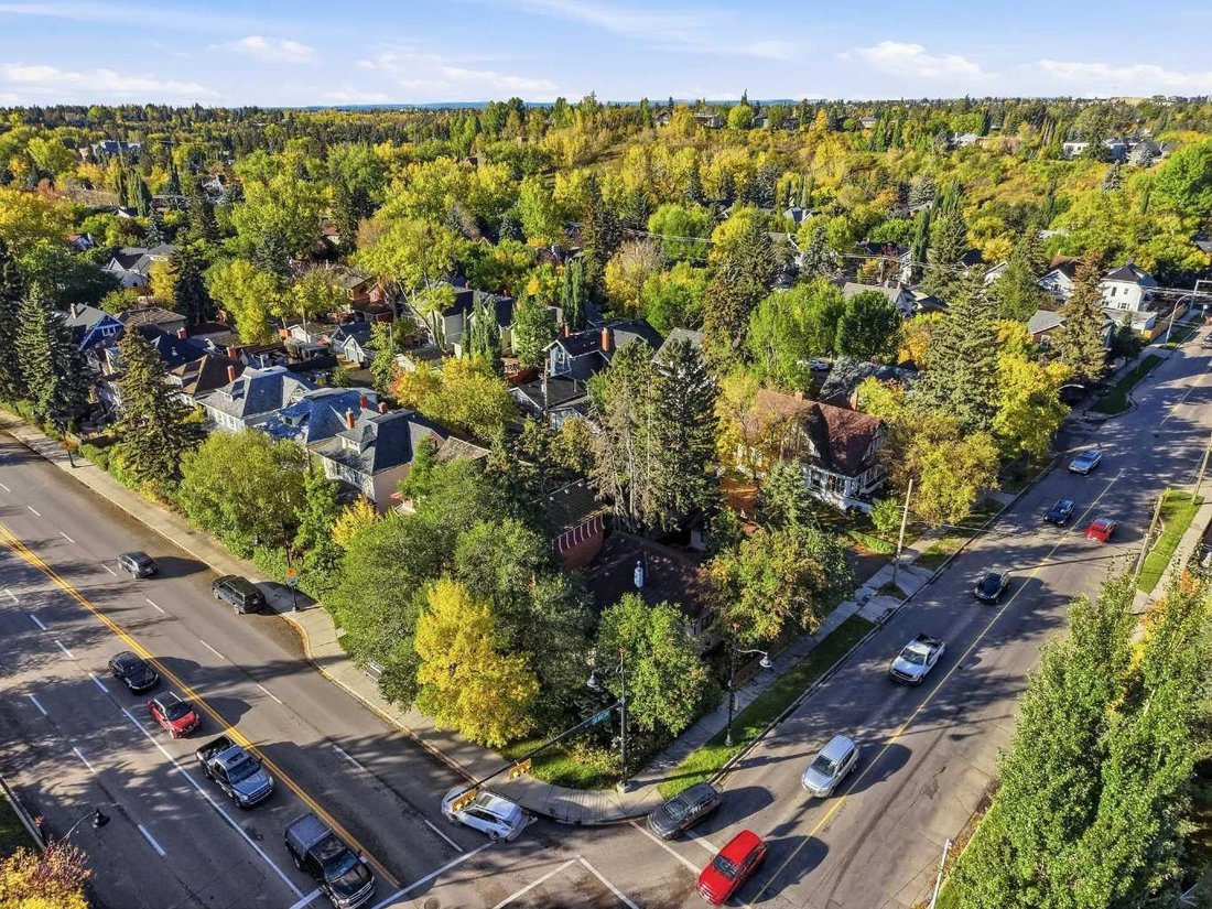House in Calgary, Alberta, Canada 4 - 19047563
