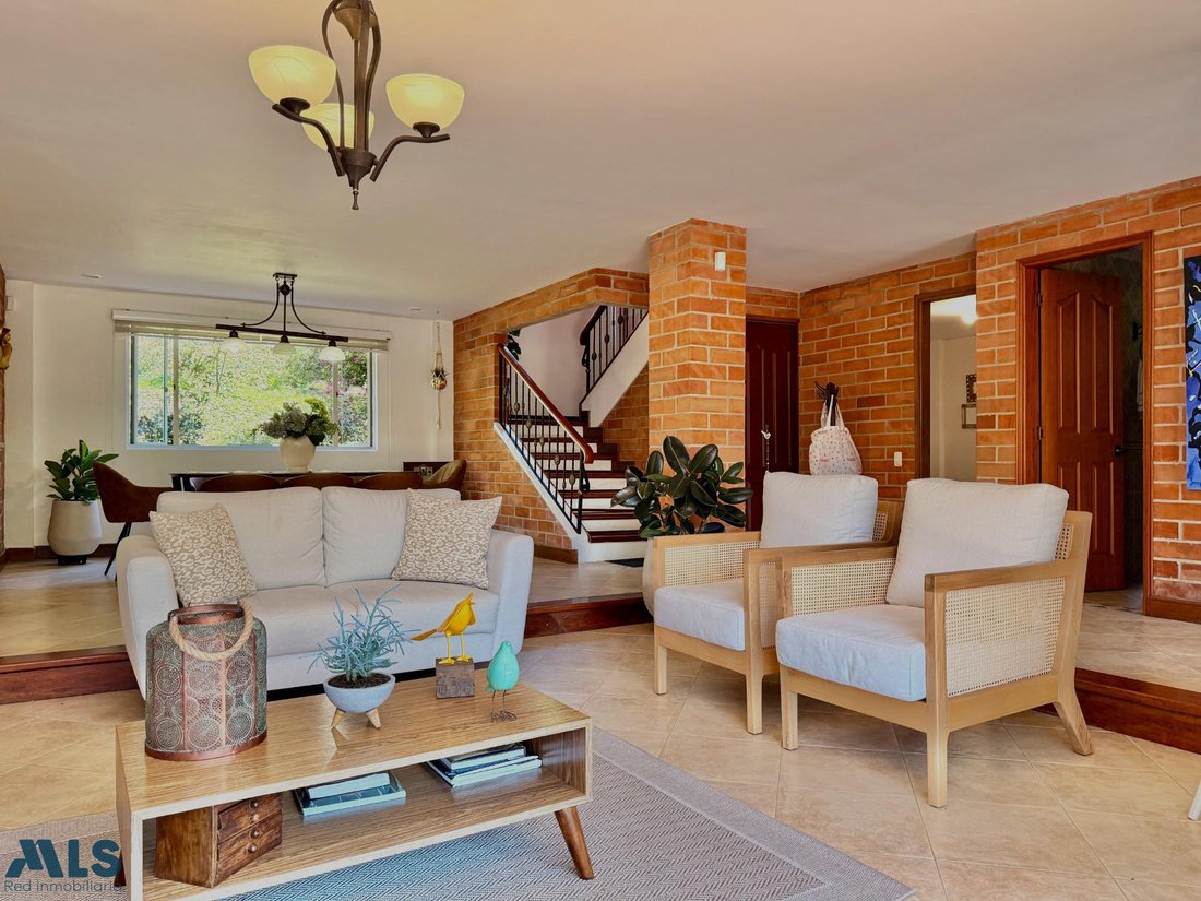 Casa en Envigado, Antioquia, Colombia 2 - 19048786