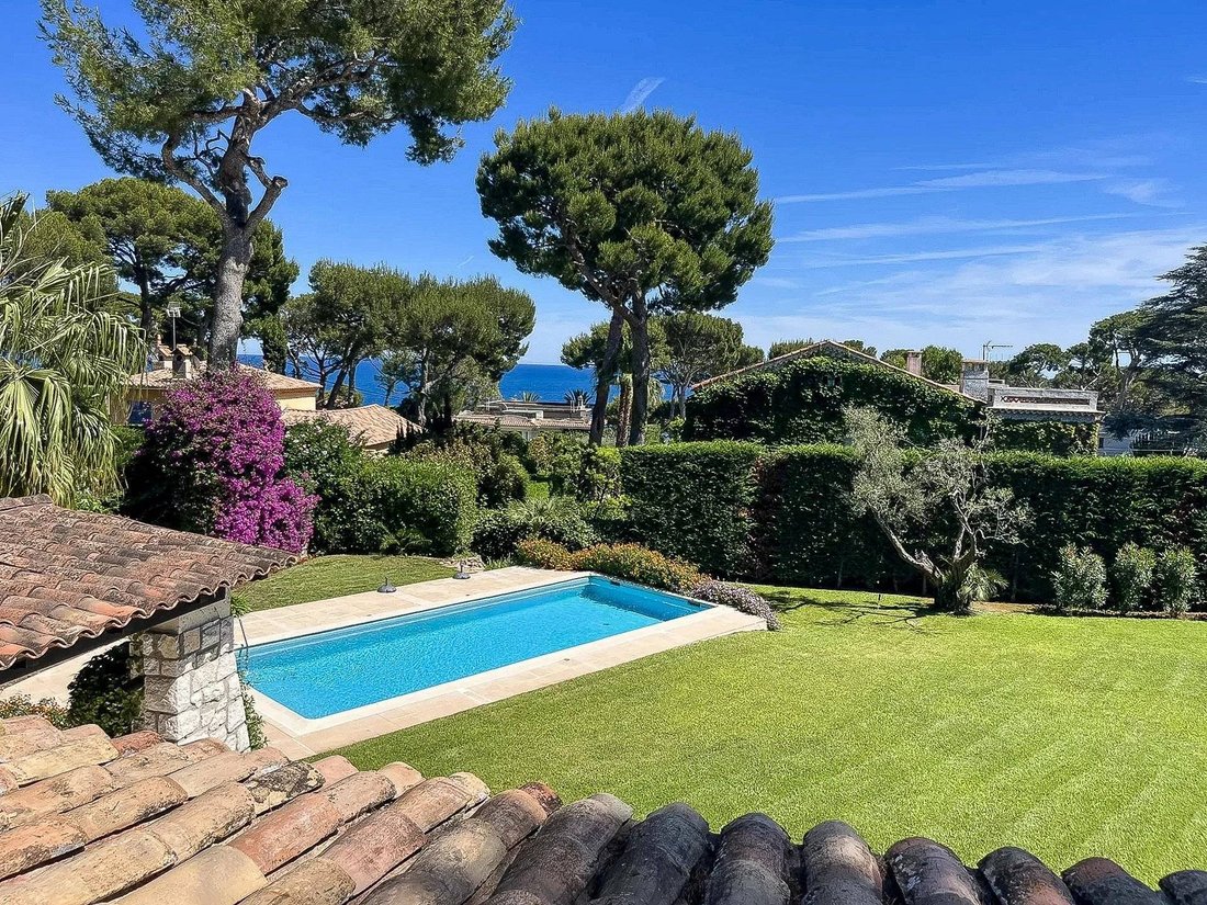 Villa in Vieille Ville, Antibes, France 2 - 19047075