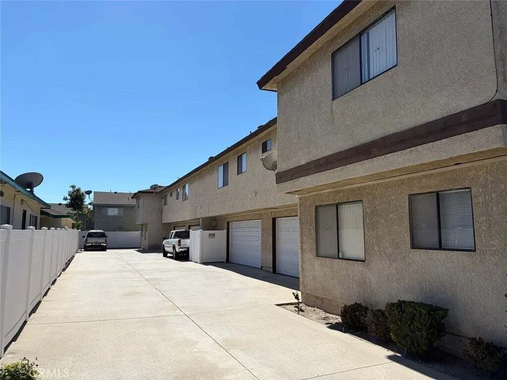 Bellflower, California, United States 2 - 19046422