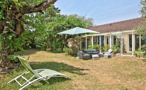House in Sud, Plaisir, France 1