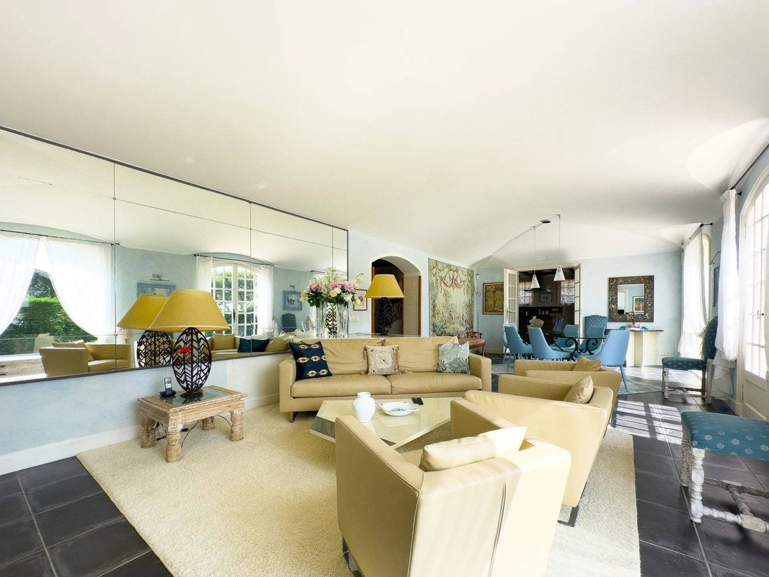 Villa in Vieille Ville, Antibes, France 4 - 19047075