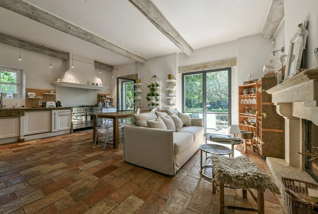 Estate in Uzès, Occitania, France 5 - 19047129