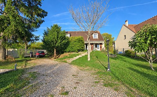 Villa in Bussy-Saint-Martin, Ile-de-France, France 1