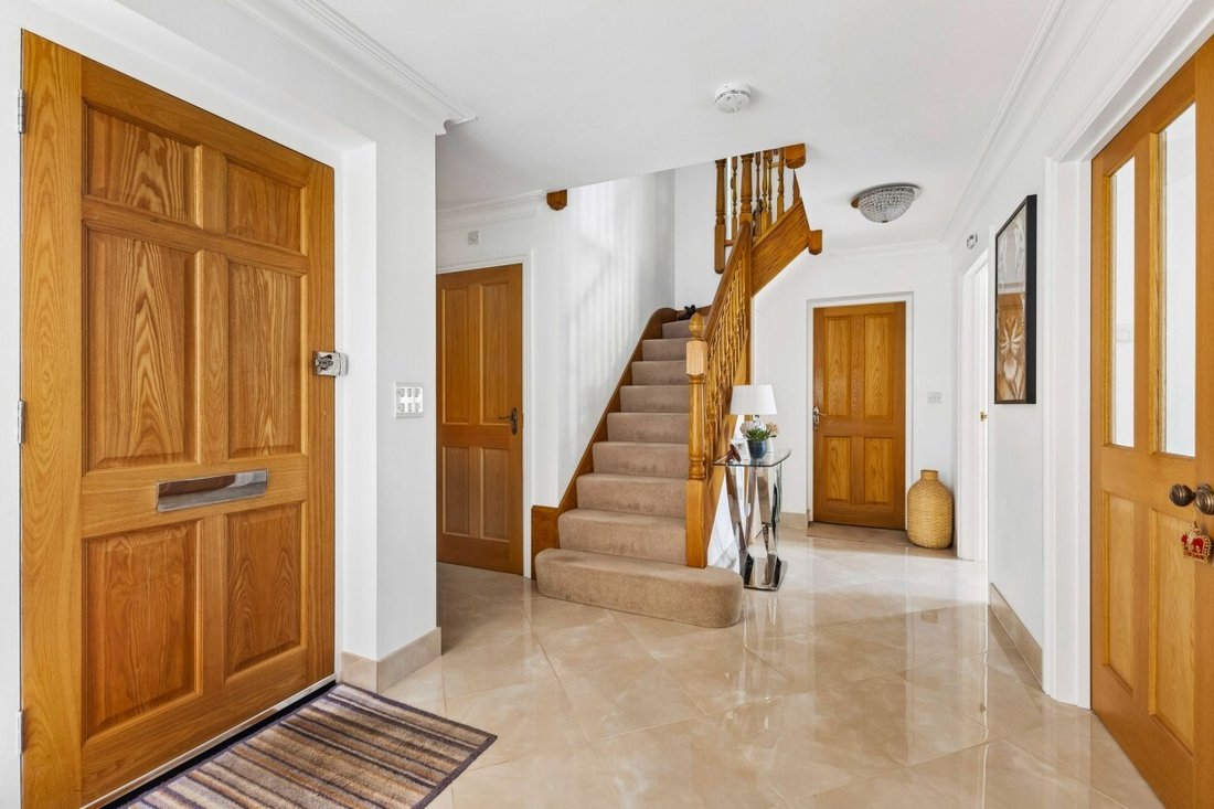 House in Cranleigh, England 5 - 19045700