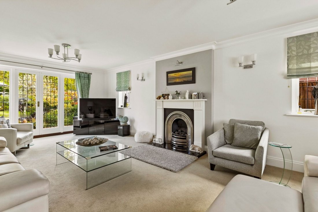 House in Cranleigh, England 2 - 19045700