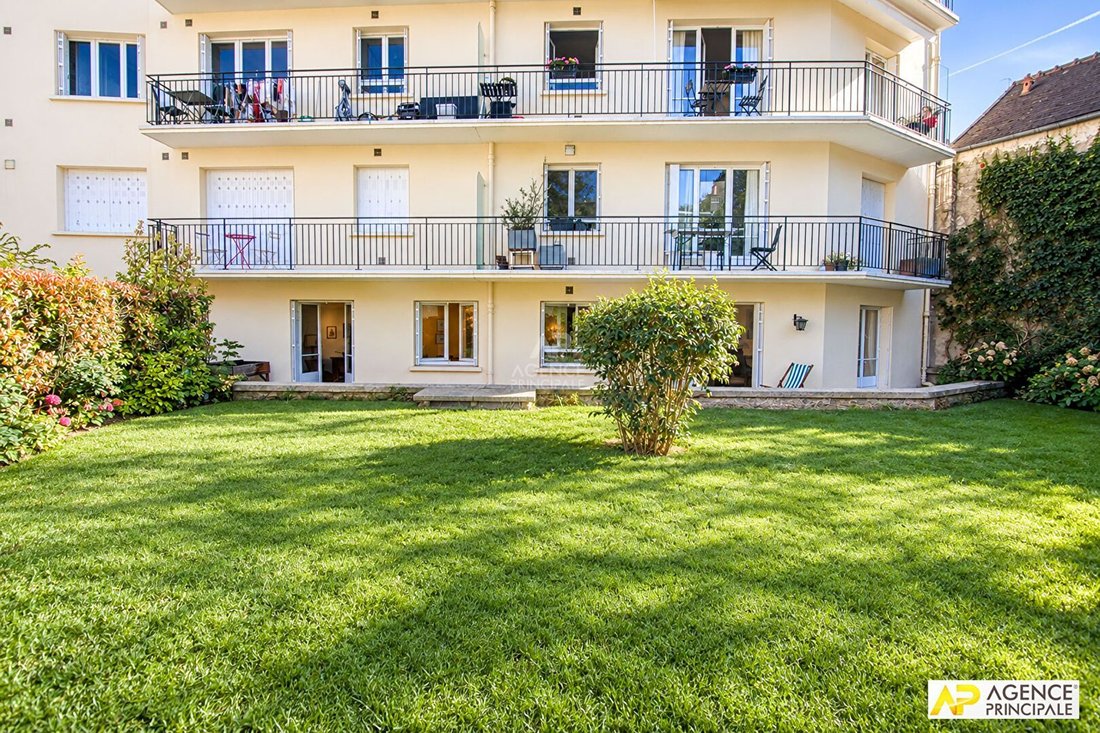 Apartment in Domaine National du Château, Versailles, France 1 - 19049010