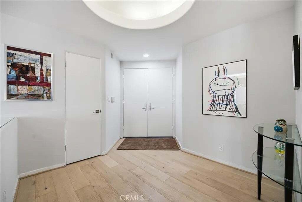 Condo in Los Angeles, California, United States 3 - 19048747