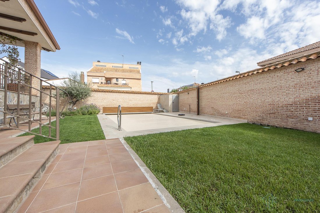 Chalet in Brenes, Andalusia, Spain 2 - 19045879