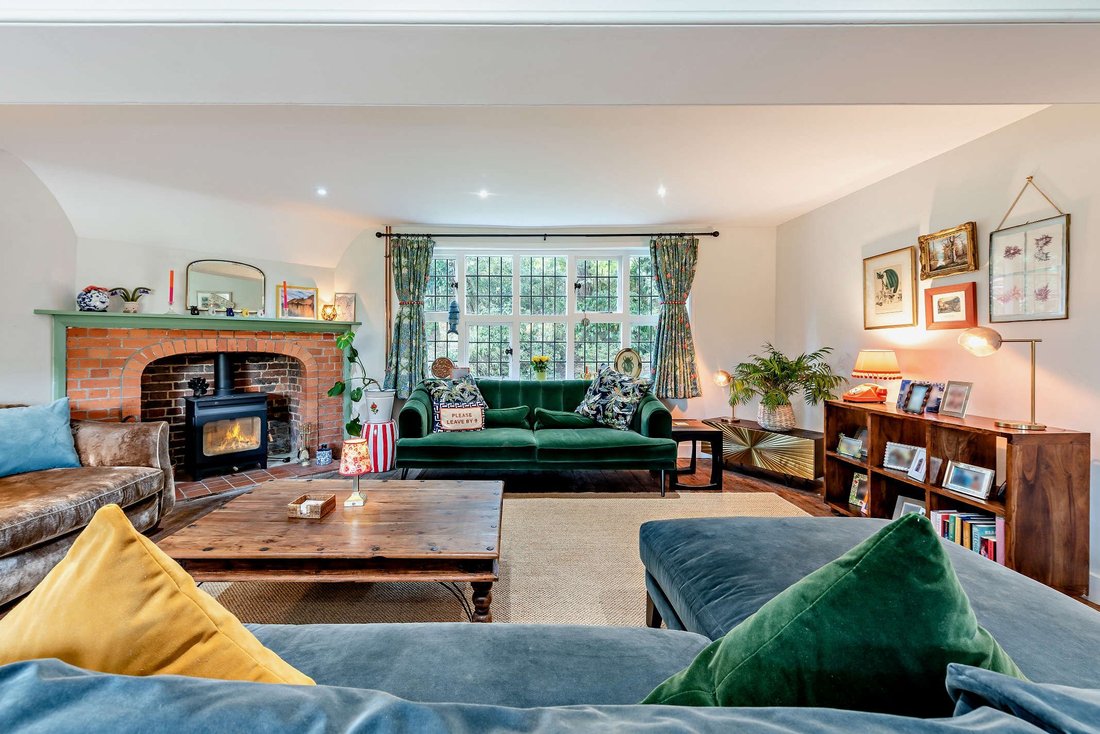 House in Almshouse Common, Beacon Hill, England 4 - 19045815