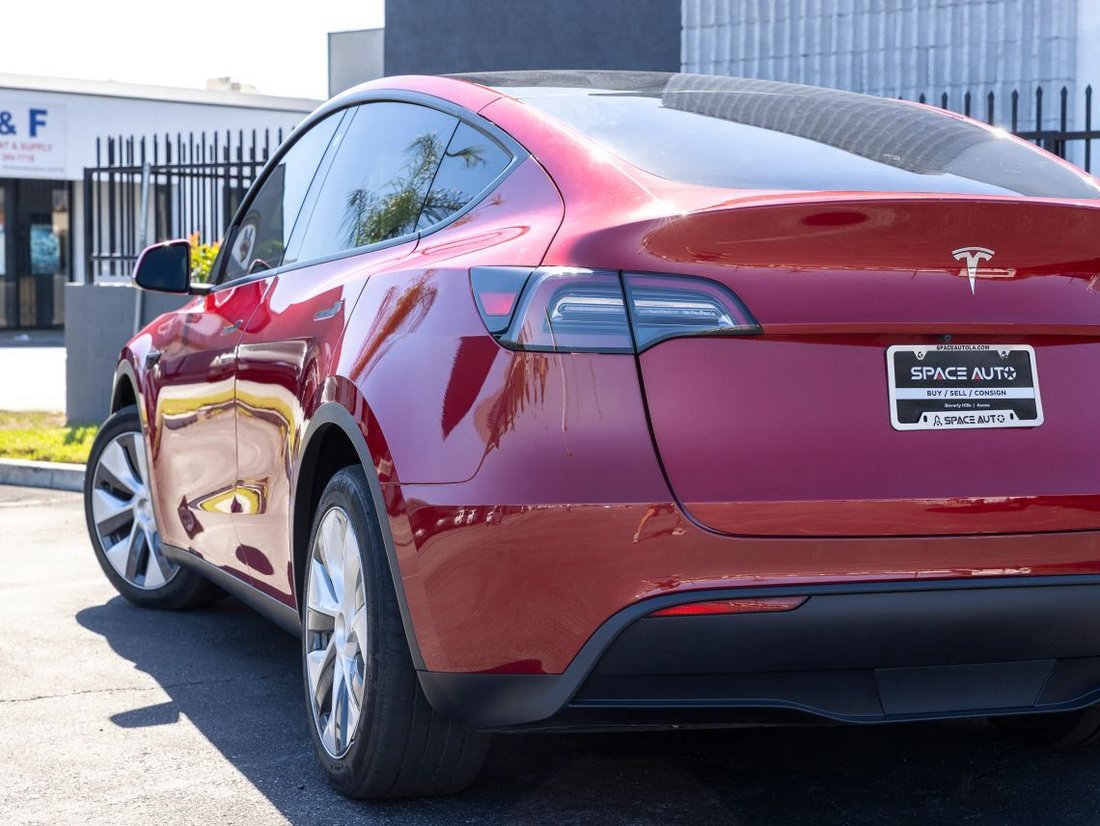 Suv in Azusa, CA, United States 5 - 19018995