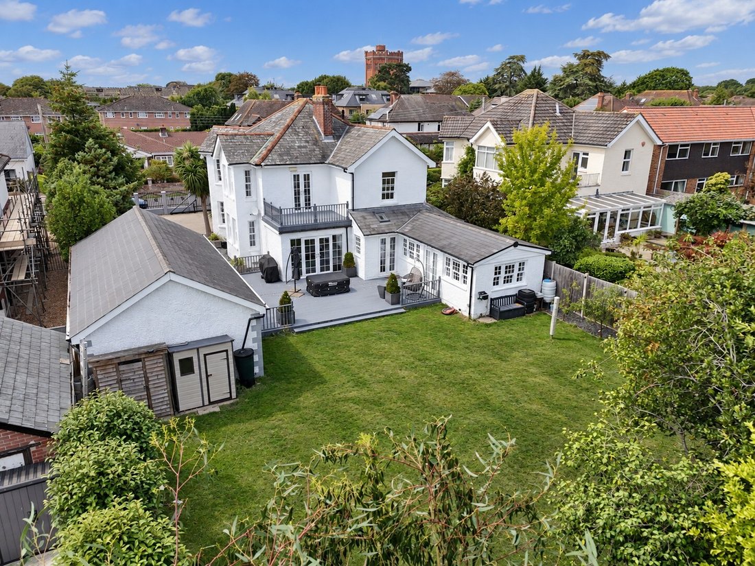 House in New Milton, England 3 - 19045720
