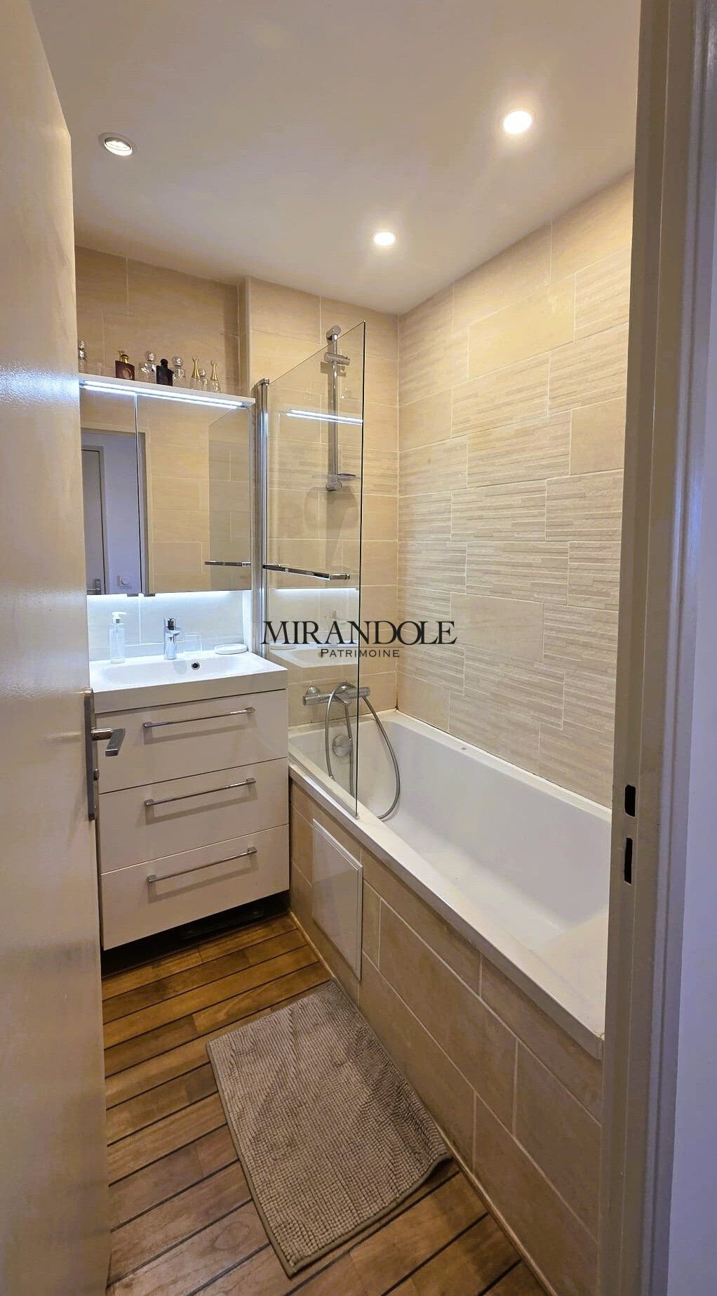 Apartment in Vieille Chapelle, 8e Arrondissement, Marseille 5 - 19048084