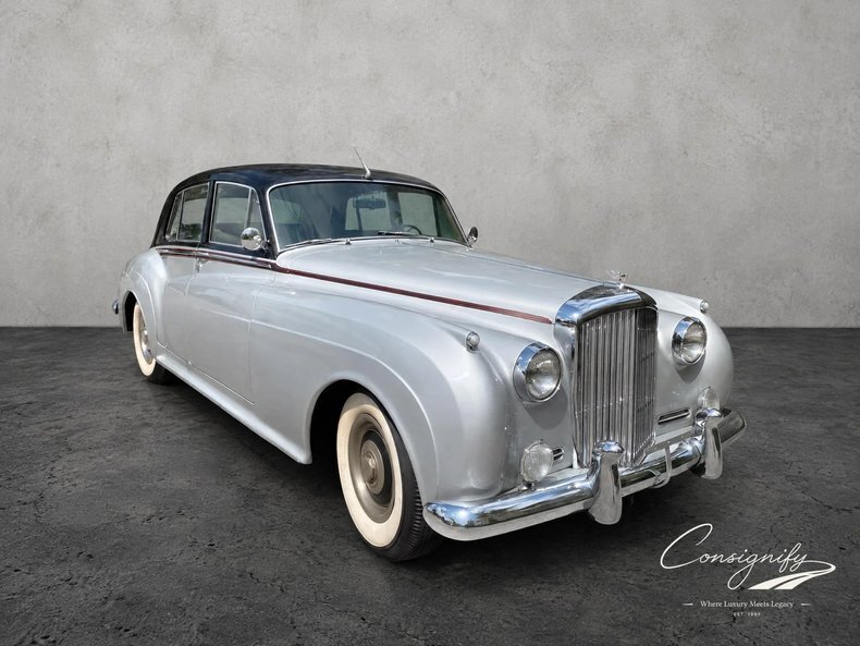 Sedan in Glendale, United States 1 - 18666346