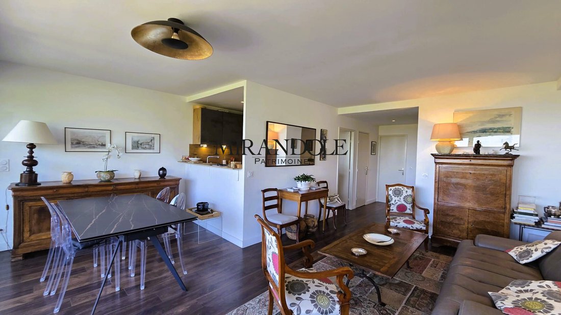 Apartment in Vieille Chapelle, 8e Arrondissement, Marseille 2 - 19048084