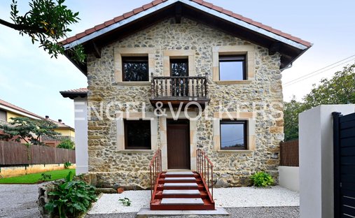 House in Alfoz de Lloredo, Cantabria, Spain 1