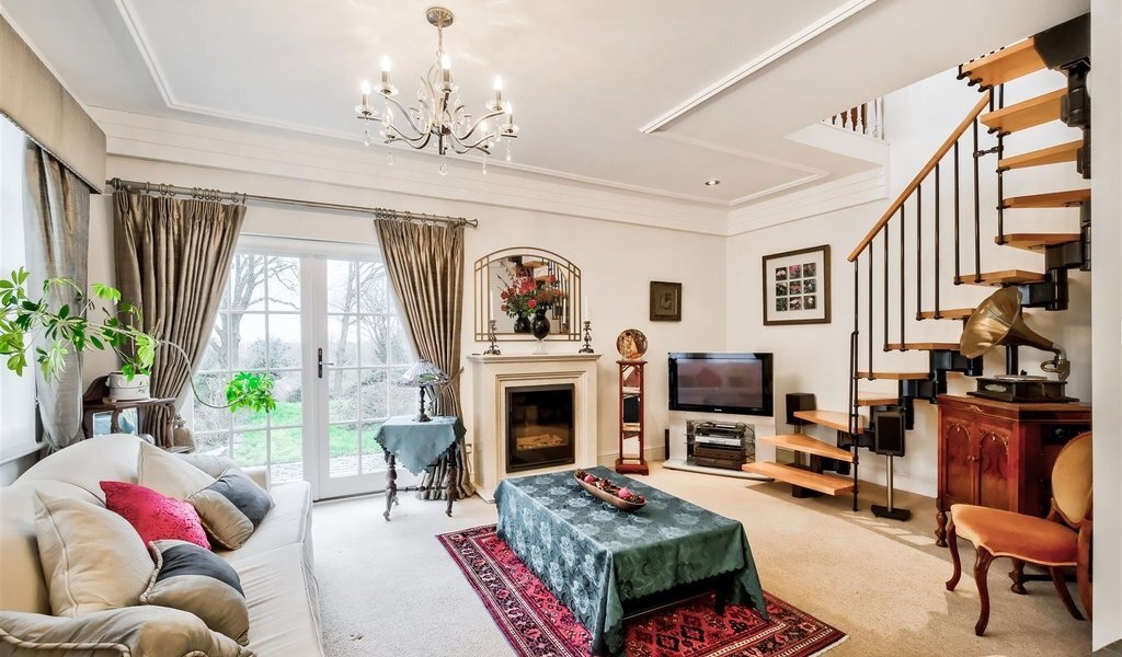 House in Berrys Green, Loughton, England 3 - 19048572