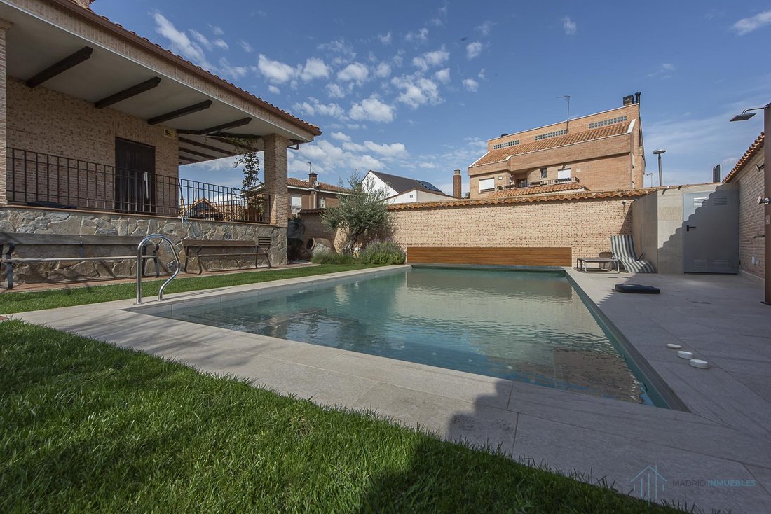 Chalet in Brenes, Andalusia, Spain 1 - 19045879