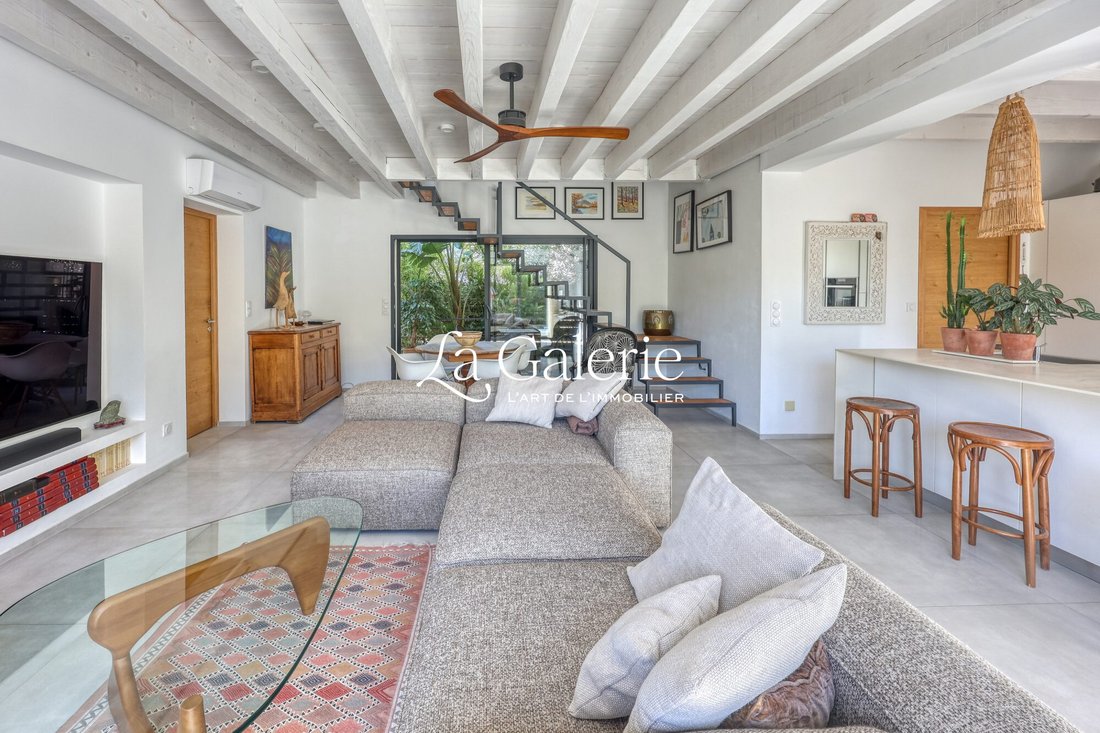 Villa in Hyeres, Provence-Alpes-Côte d'Azur, France 5 - 19048103