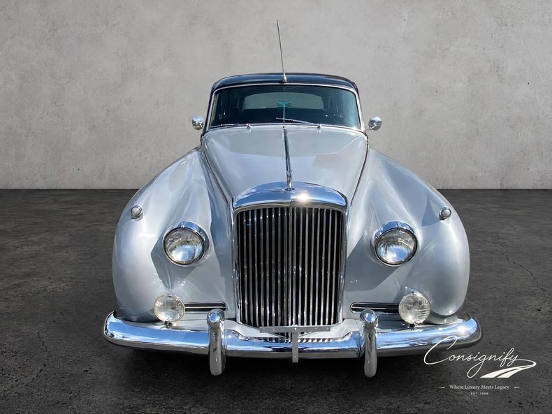 Sedan in Glendale, United States 2 - 18666346