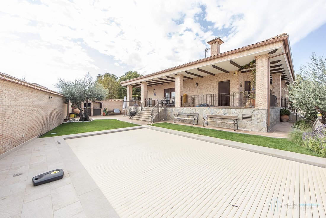 Chalet in Brenes, Andalusia, Spain 5 - 19045879