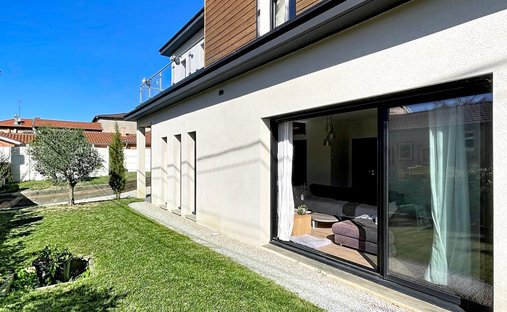 House in Fleurieu-sur-Saone, Auvergne-Rhône-Alpes, France 1