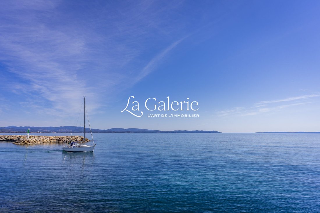 Villa in Hyeres, Provence-Alpes-Côte d'Azur, France 1 - 19048103