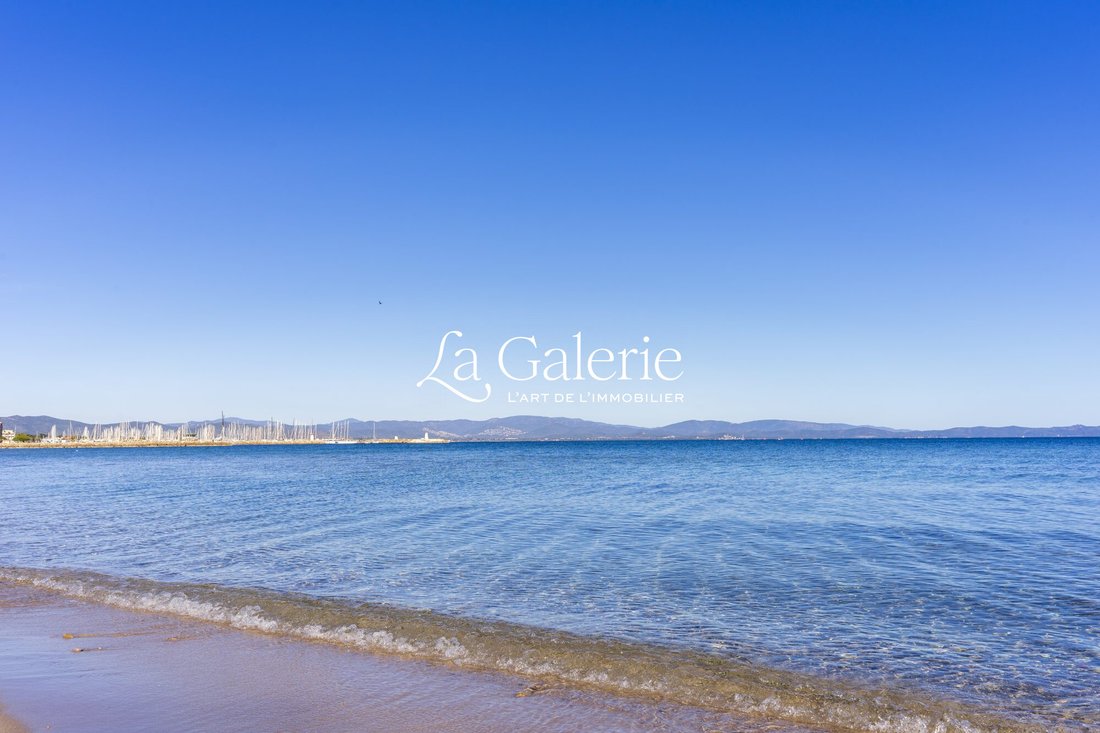 Villa in Hyeres, Provence-Alpes-Côte d'Azur, France 2 - 19048103