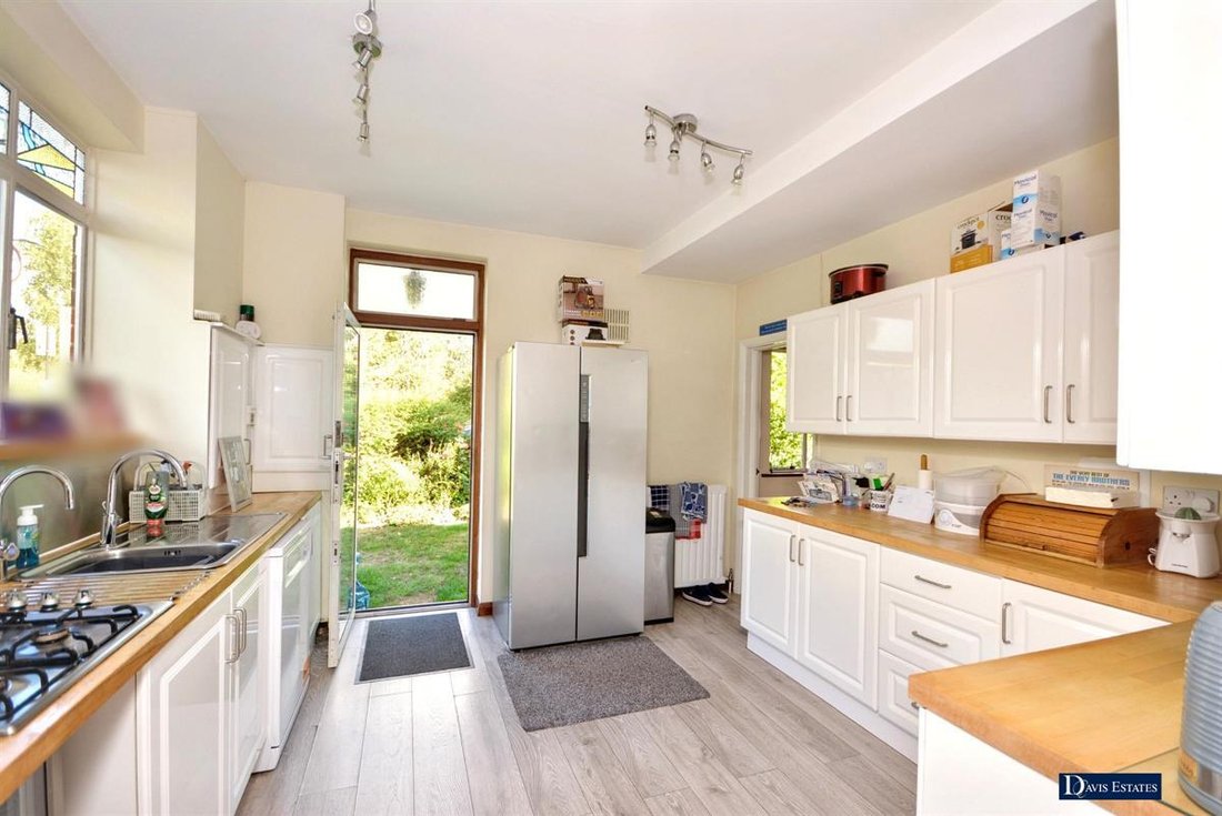 Bungalow in Gidea Park, Romford, England 3 - 19045666