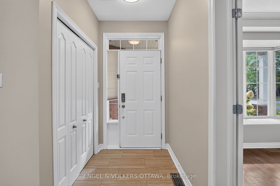 House in Ottawa, Ontario, Canada 4 - 19048977