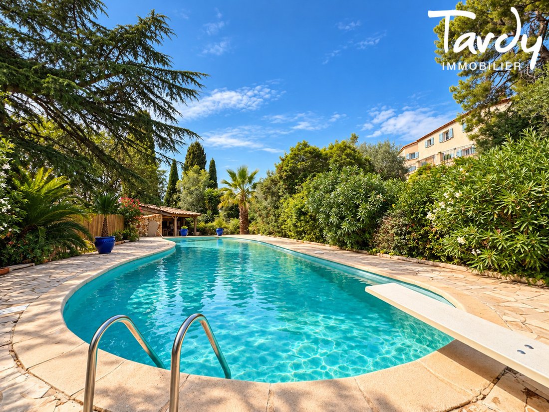 Villa a Centre Ville, Carqueiranne, Francia 1 - 19046703