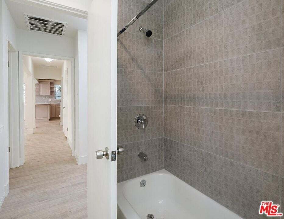 House in Los Angeles, California, United States 4 - 19045629