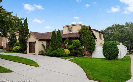 House in New York, New York, United States 1