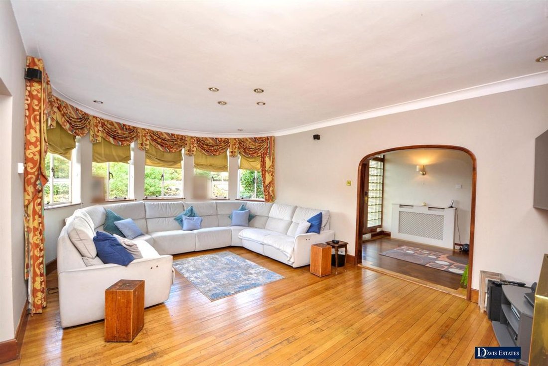 Bungalow in Gidea Park, Romford, England 2 - 19045666