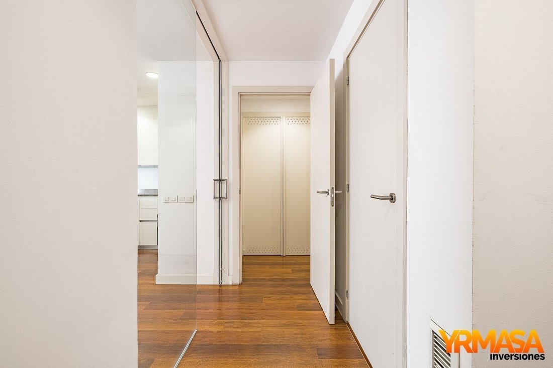 Wohnung in Eixample, Barcelona, Spanien 4 - 19048911