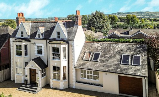 House in Coldwaltham, England 1