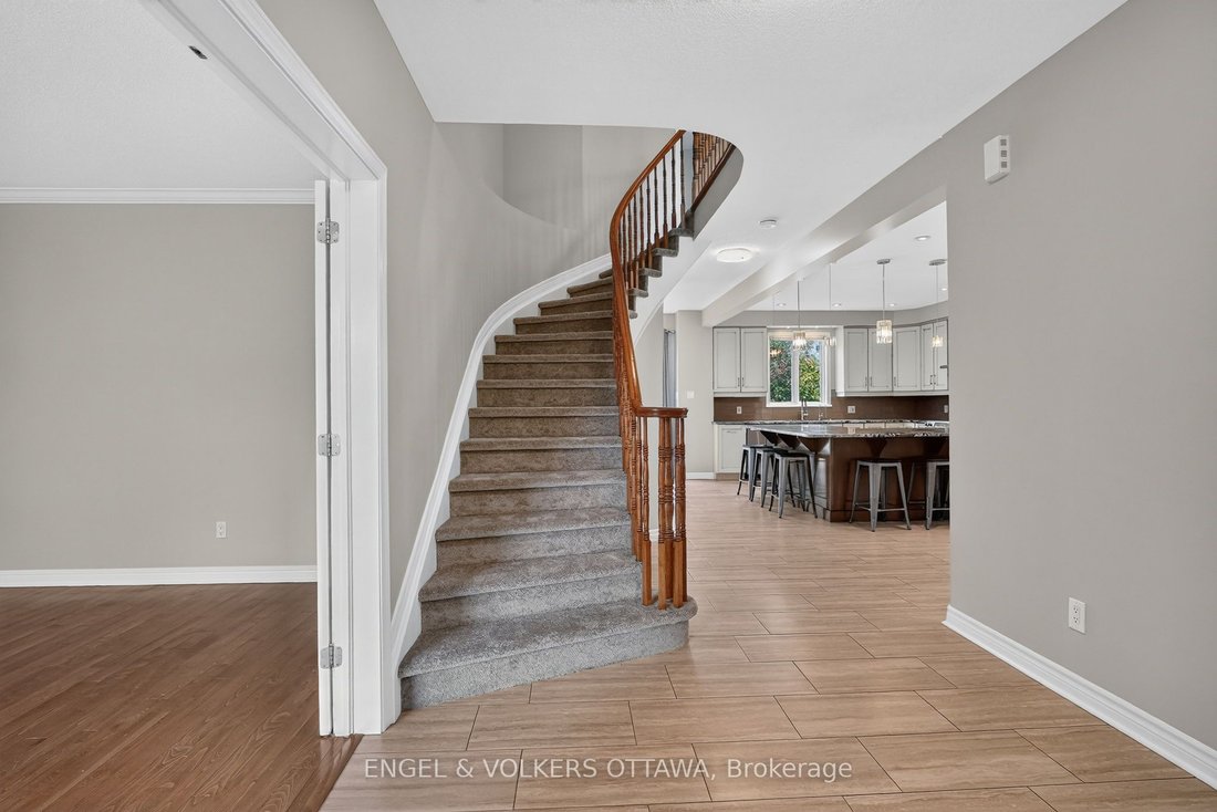House in Ottawa, Ontario, Canada 5 - 19048977