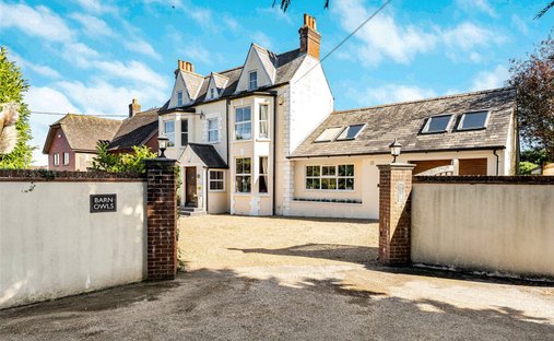 House in Coldwaltham, England 1