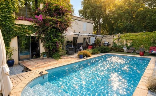 Casa a Uchaud, Occitania, Francia 1