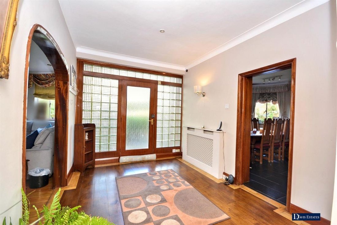 Bungalow in Gidea Park, Romford, England 5 - 19045666