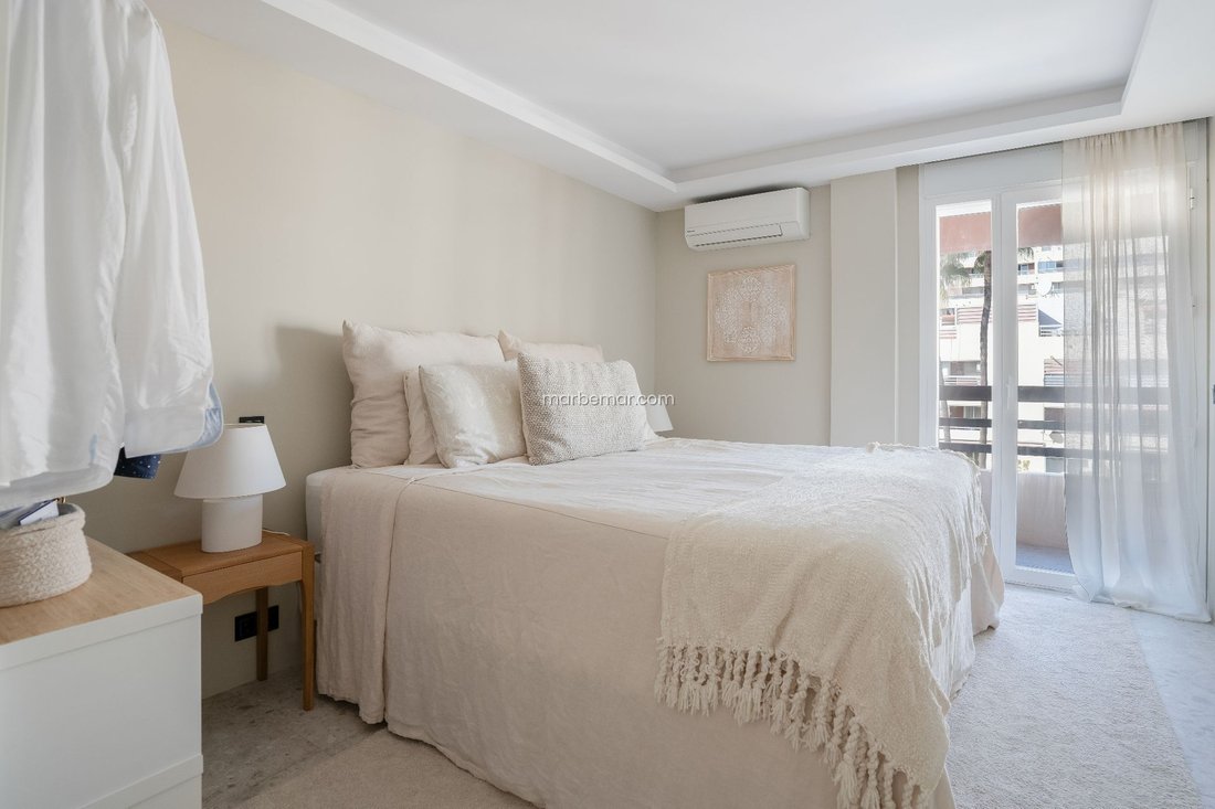 Penthouse in Marbella, Andalusia, Spain 5 - 19048900