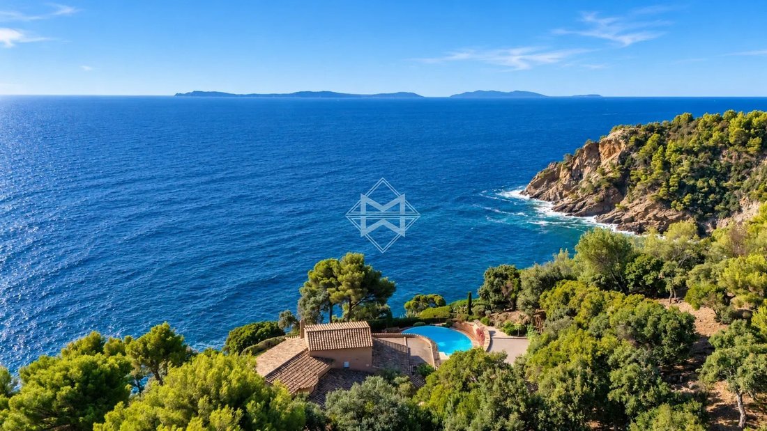 Villa in Rayol-Canadel-sur-Mer, Provence-Alpes-Côte d'Azur, France 1 - 19047200