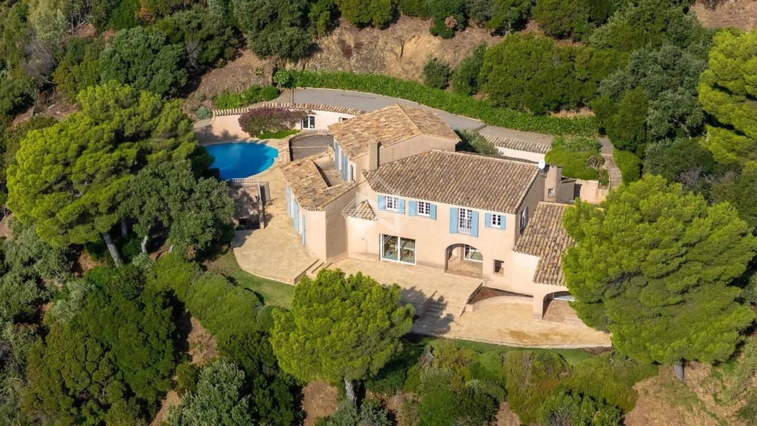 Villa in Rayol-Canadel-sur-Mer, Provence-Alpes-Côte d'Azur, France 2 - 19047200
