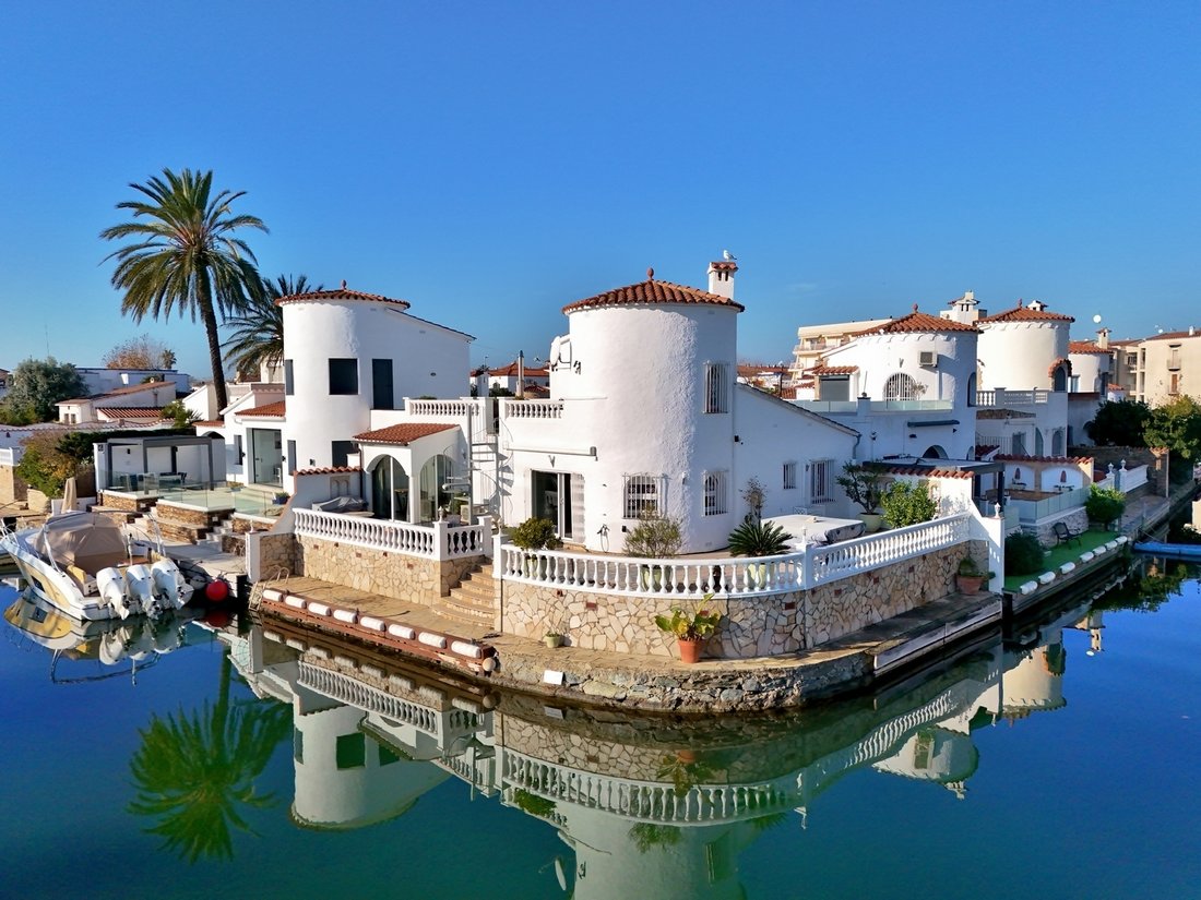 Villa in Empuriabrava, Catalonia, Spain 2 - 16544710