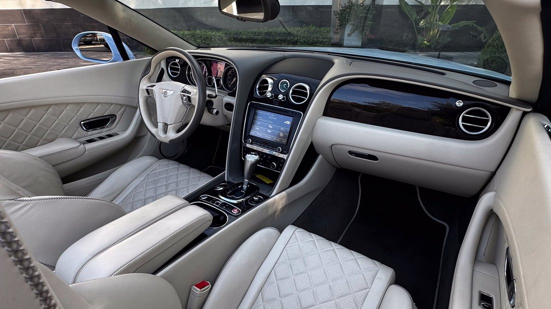 Cabriolet in Houston, TX, United States 2 - 19049244