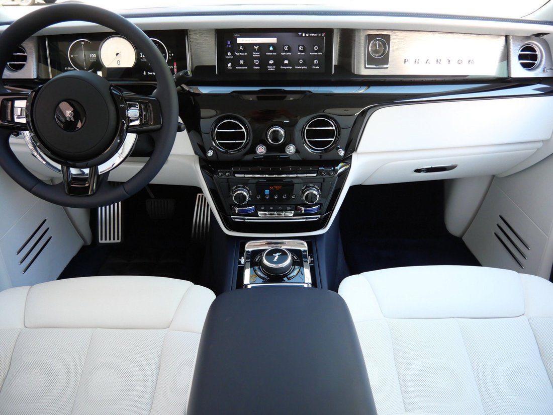 Sedan in Beverly Hills, CA, United States 4 - 19049235