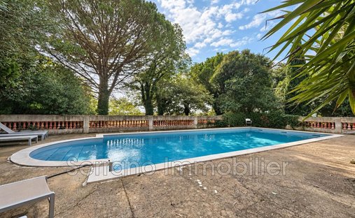 Villa à Les Cariatides, Beaucaire, France 1